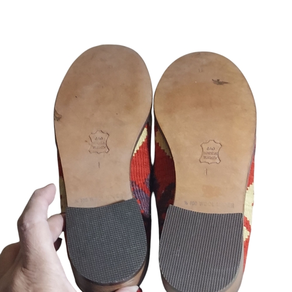 Vintage Red Brown Turkish Wool Rug Mules Slip Ons Stacked Wood Block Heels - Picture 12 of 16